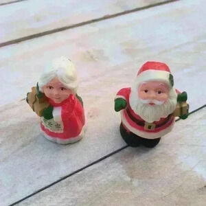 Vintage Hallmark Cards Inc Santa & Mrs. Claus Plastic Salt and Pepper Shakers